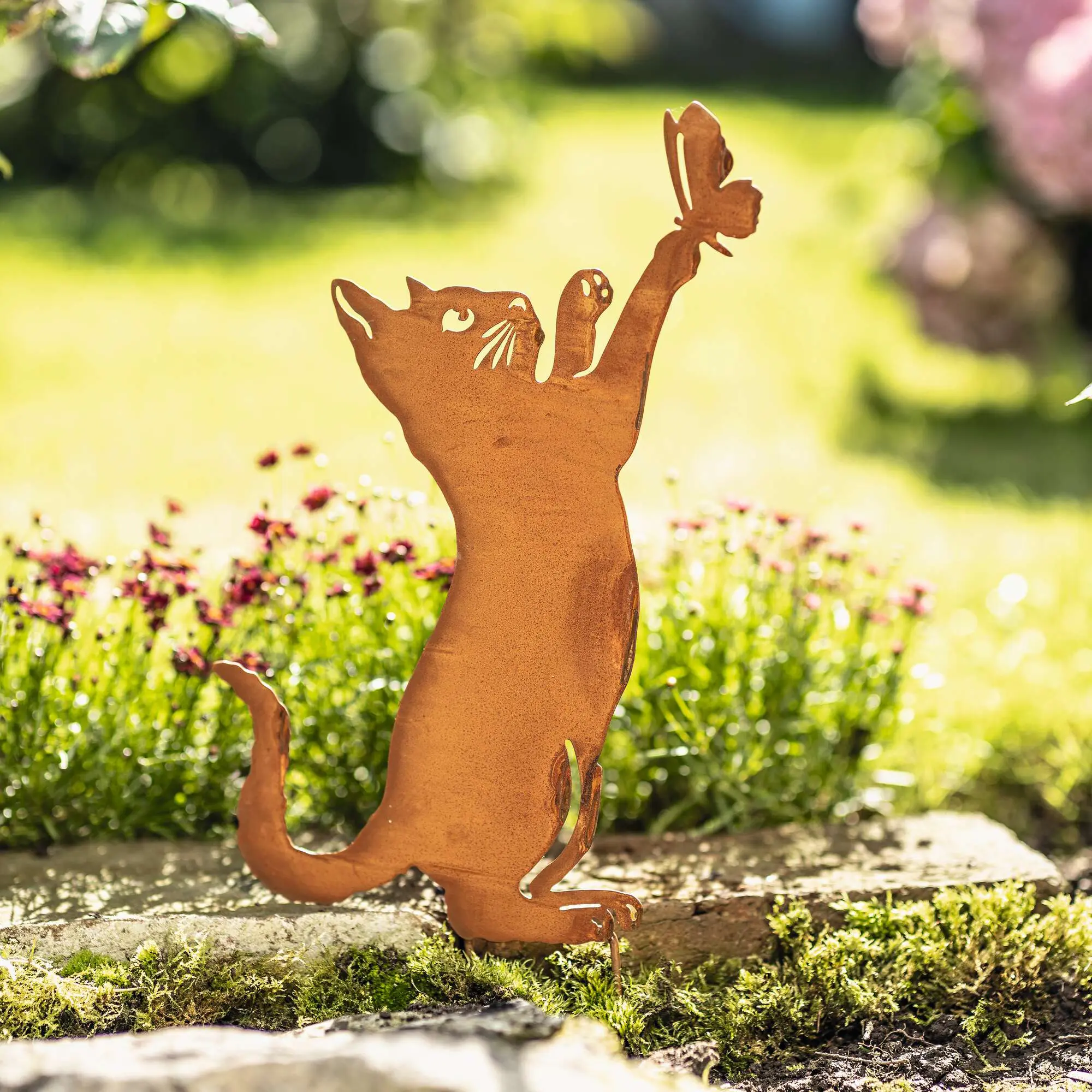 Gartenstecker "Katze mit Schmetterling"  im Frank Flechtwaren Online Shop kaufen