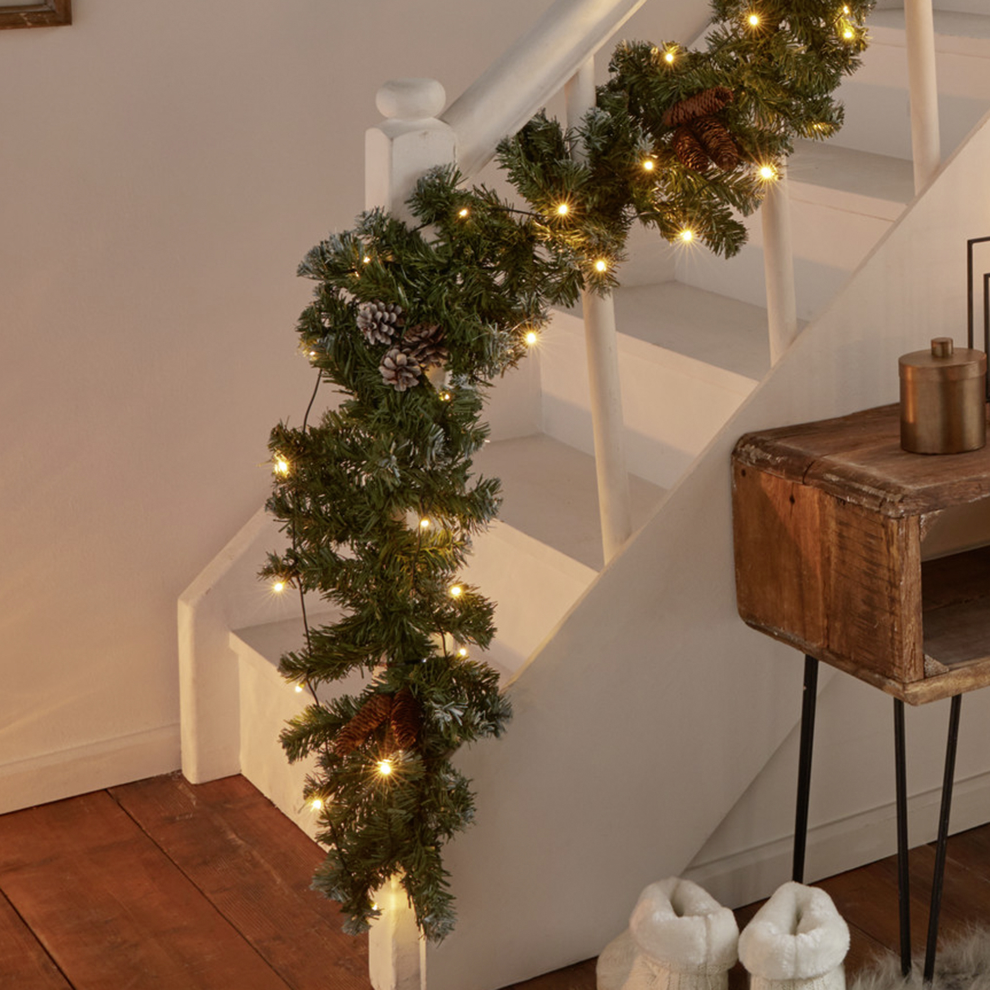 LED-Tannengirlande "Winterwald" im Frank Flechtwaren Online Shop für Weihnachten kaufen LED-Tannengirlande "Winterwald" im Frank Flechtwaren Online Shop für Weihnachten kaufen