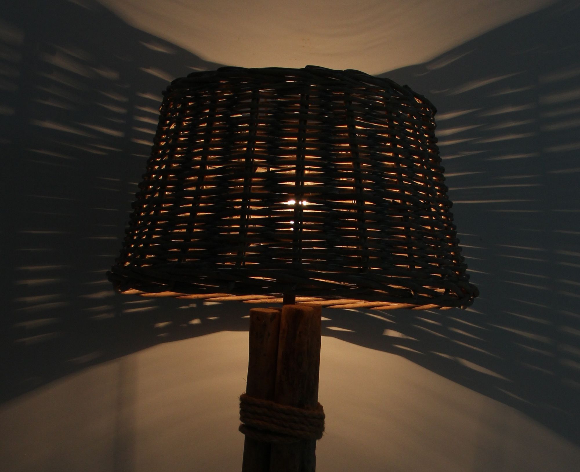 Lampe "Treibholz-Charme" im Frank Flechtwaren Online Shop für Wohnzimmer kaufen Lampe "Treibholz-Charme" im Frank Flechtwaren Online Shop für Wohnzimmer kaufen