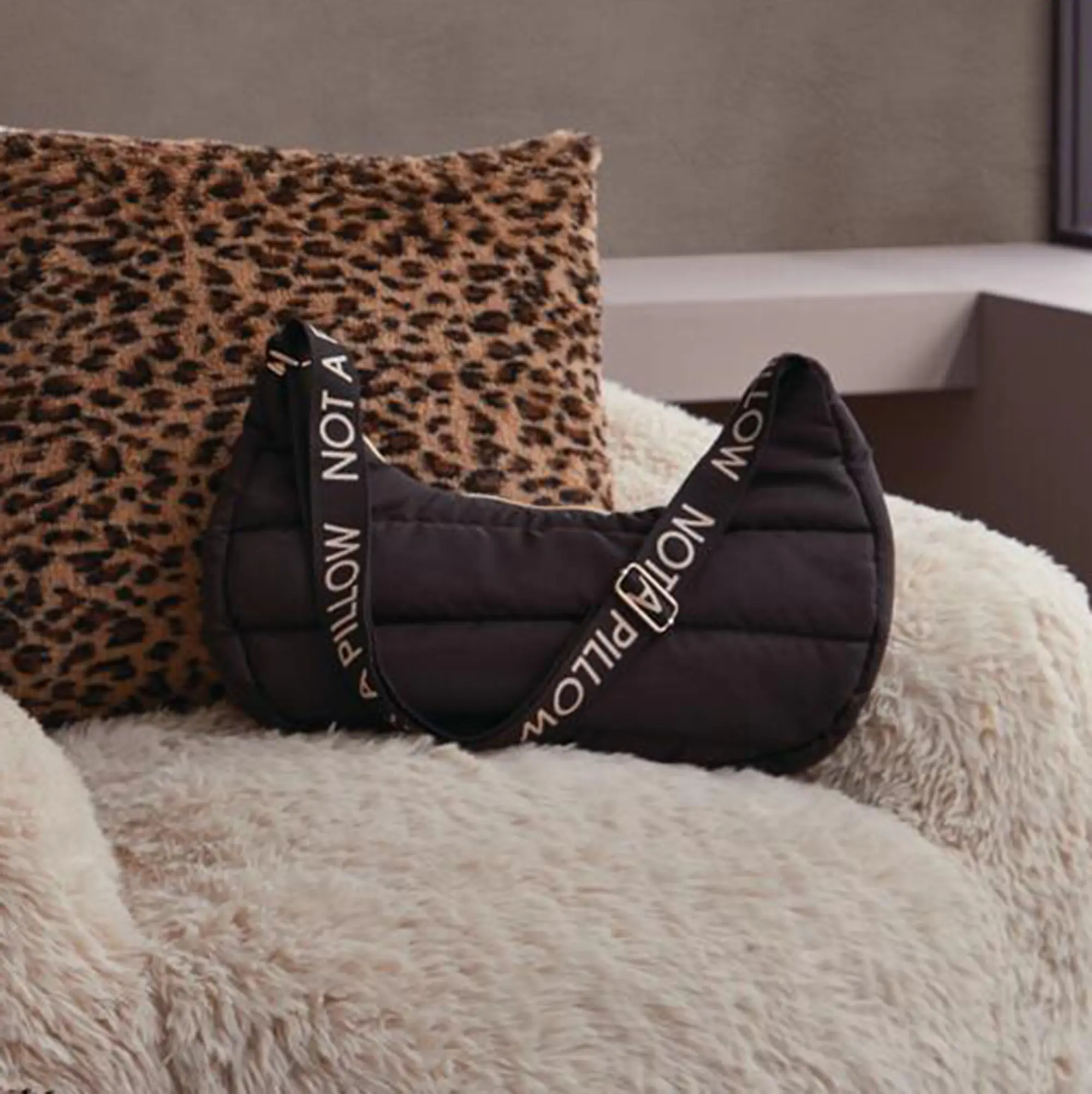 Handtasche "Not a Pillow"  im Frank Flechtwaren Online Shop kaufen