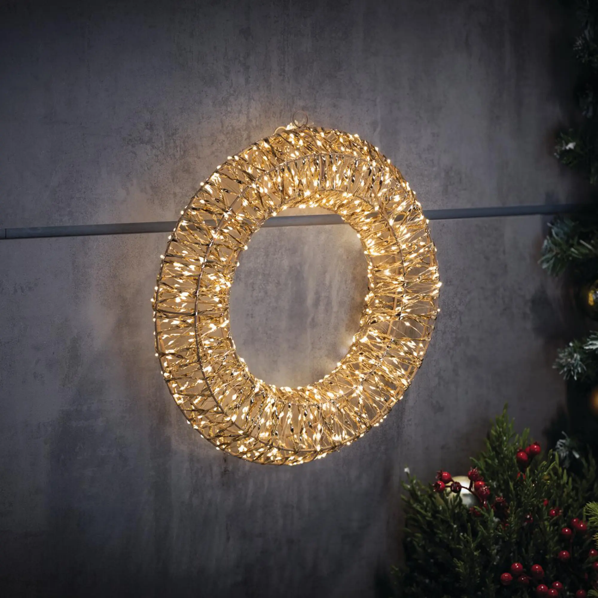 LED-Kranz "Golden"  im Frank Flechtwaren Online Shop kaufen