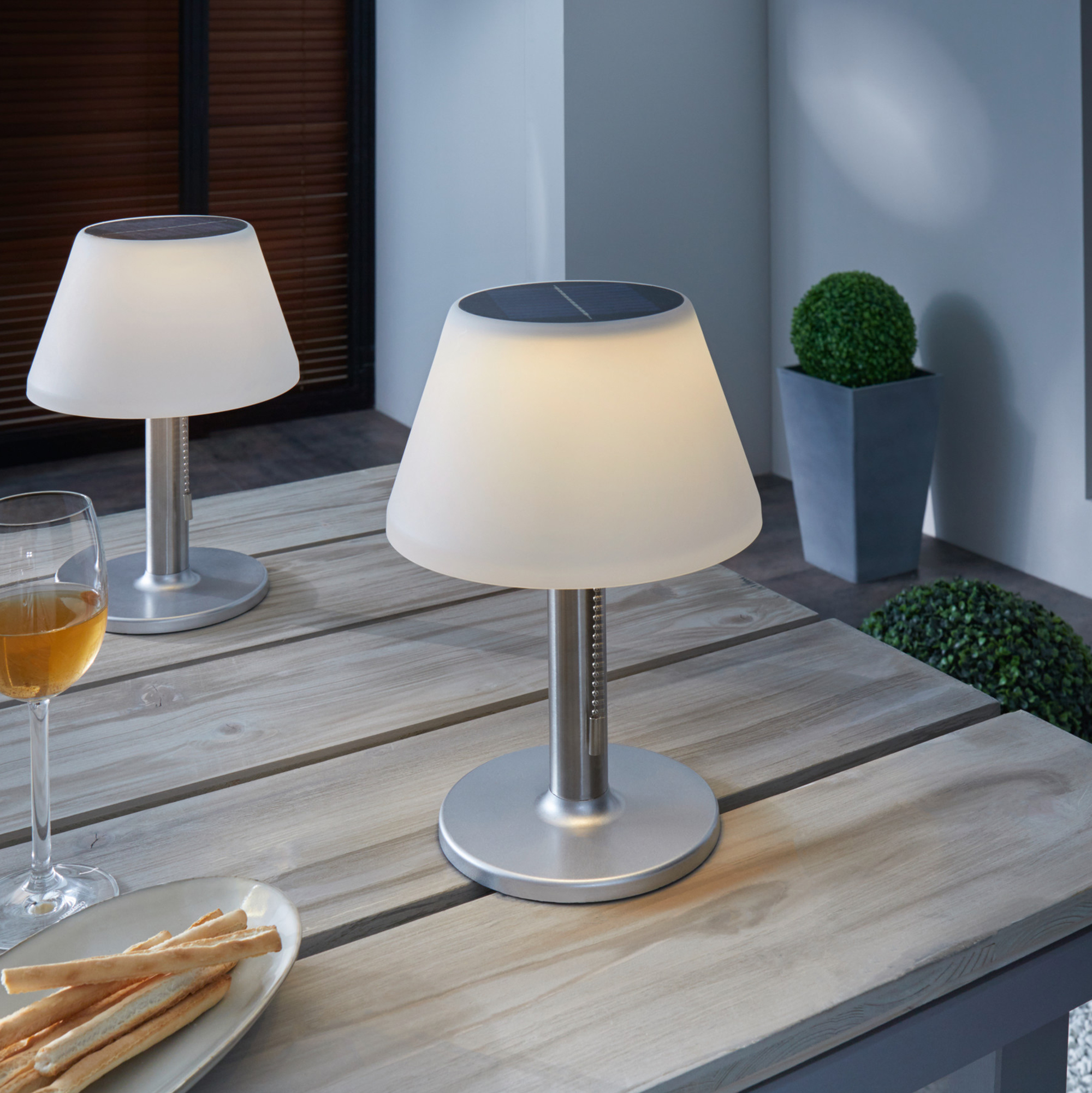 LED-Tischlampe "Solar" im Frank Flechtwaren Online Shop für Gartenparty kaufen LED-Tischlampe "Solar" im Frank Flechtwaren Online Shop für Gartenparty kaufen