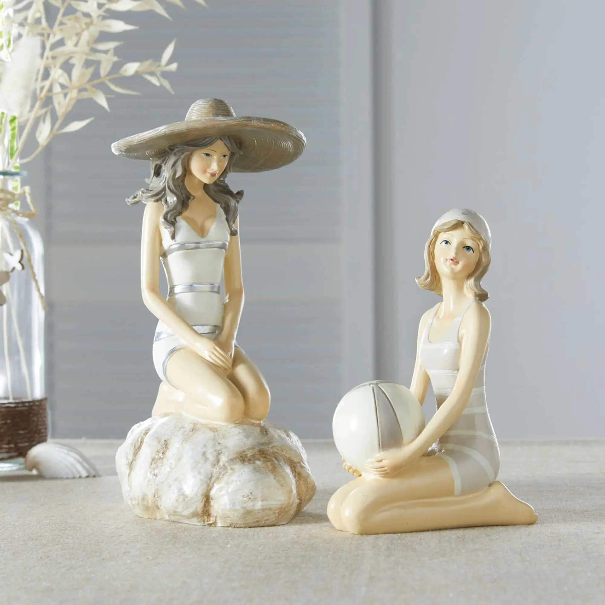Figur "Stranddame auf Fels"  im Frank Flechtwaren Online Shop kaufen