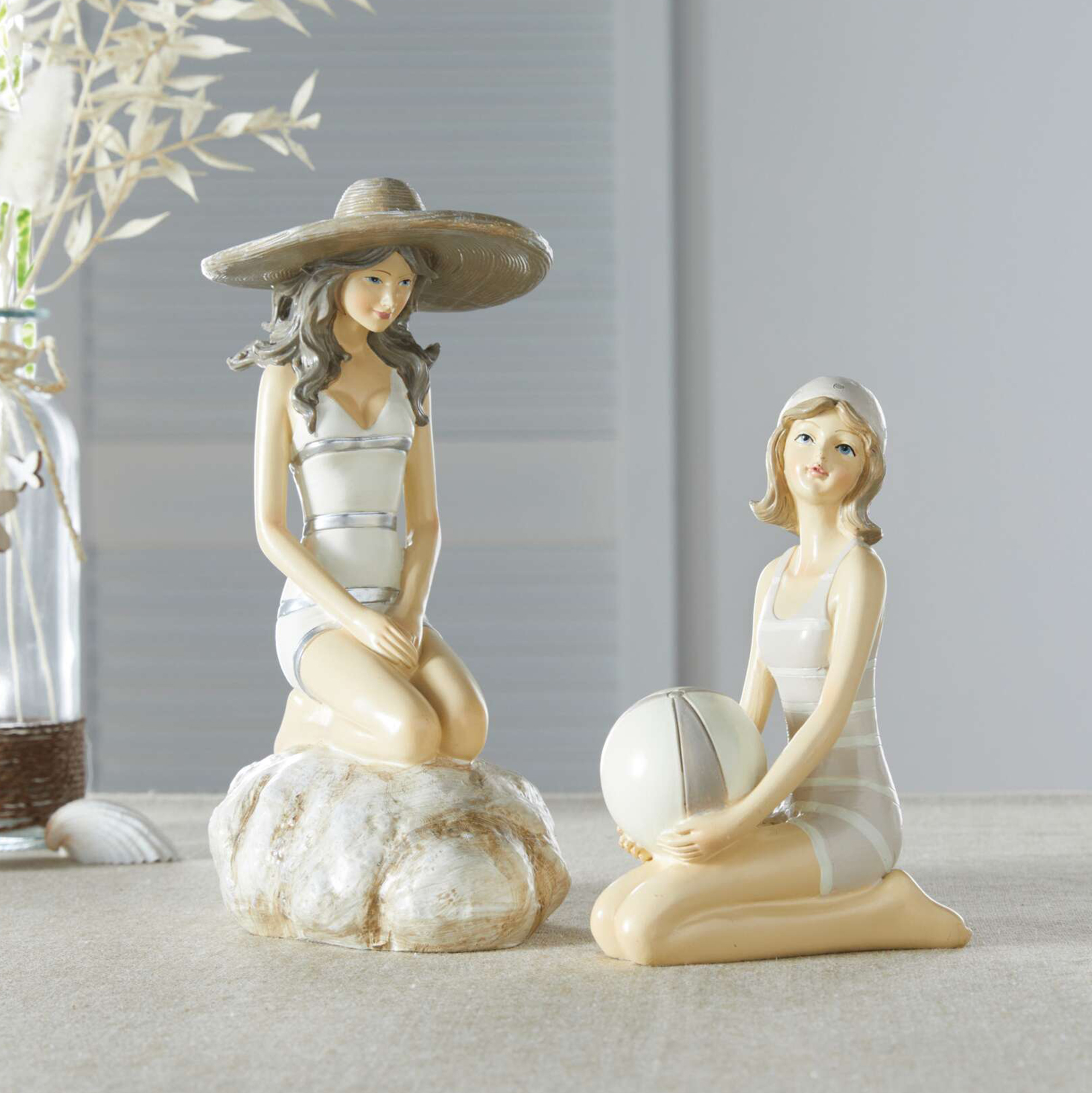 Figur "Stranddame auf Fels"  im Frank Flechtwaren Online Shop kaufen