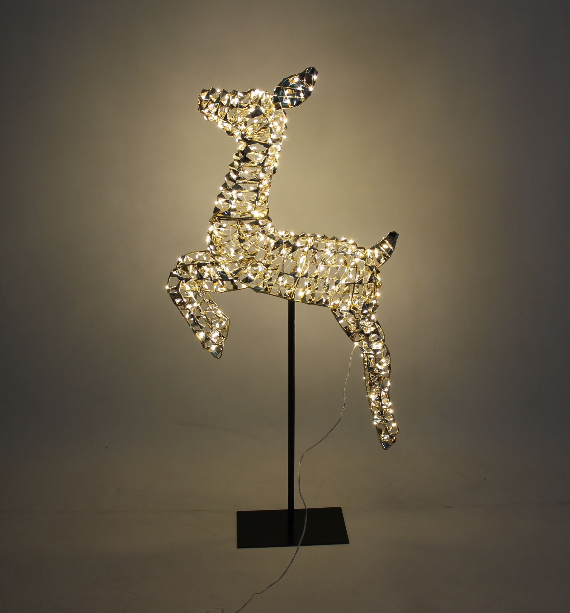 LED-Rentier "Golden"  im Frank Flechtwaren Online Shop für Weihnachtliche LED-Deko kaufen