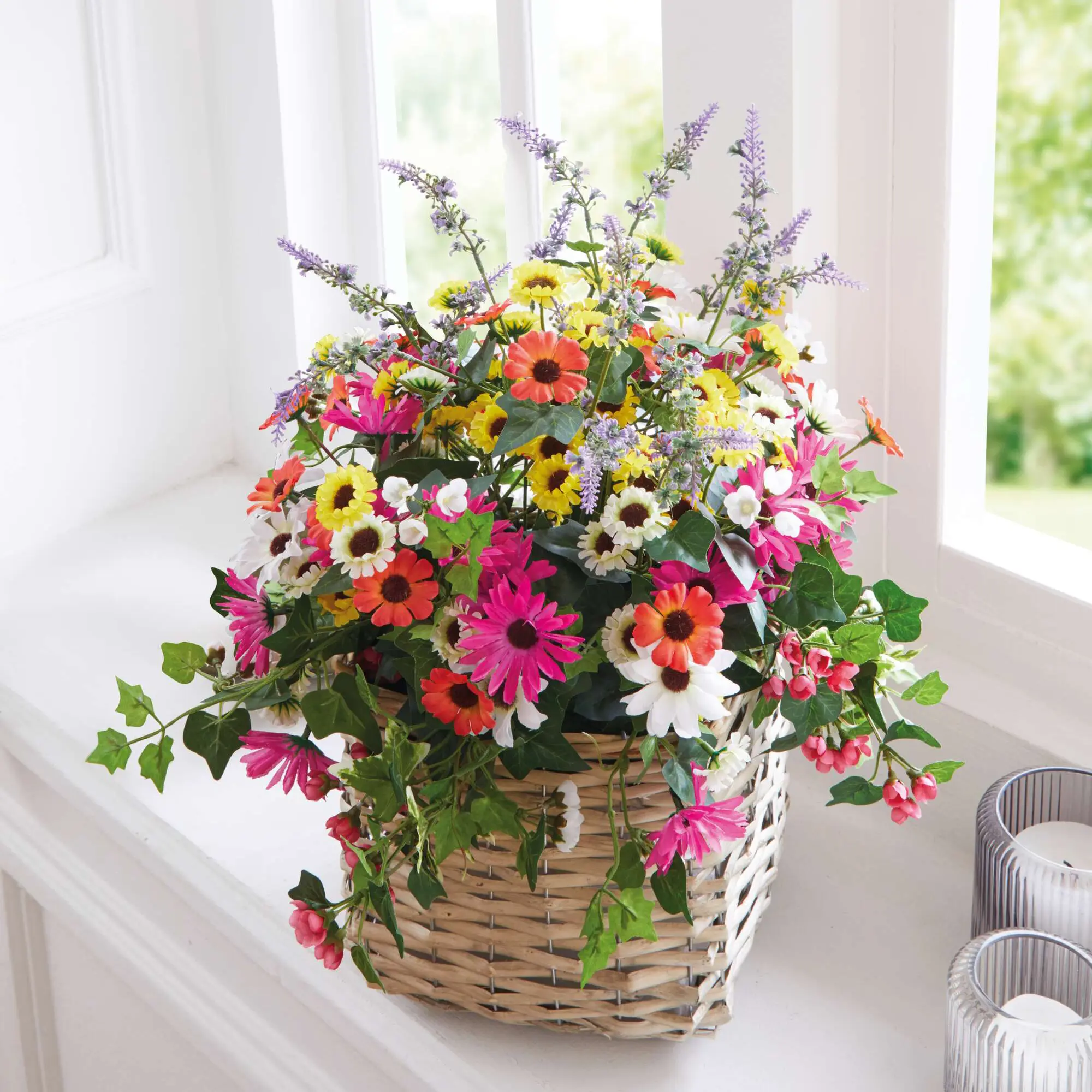 Blumengesteck im Korb "Farbenpracht"  im Frank Flechtwaren Online Shop kaufen