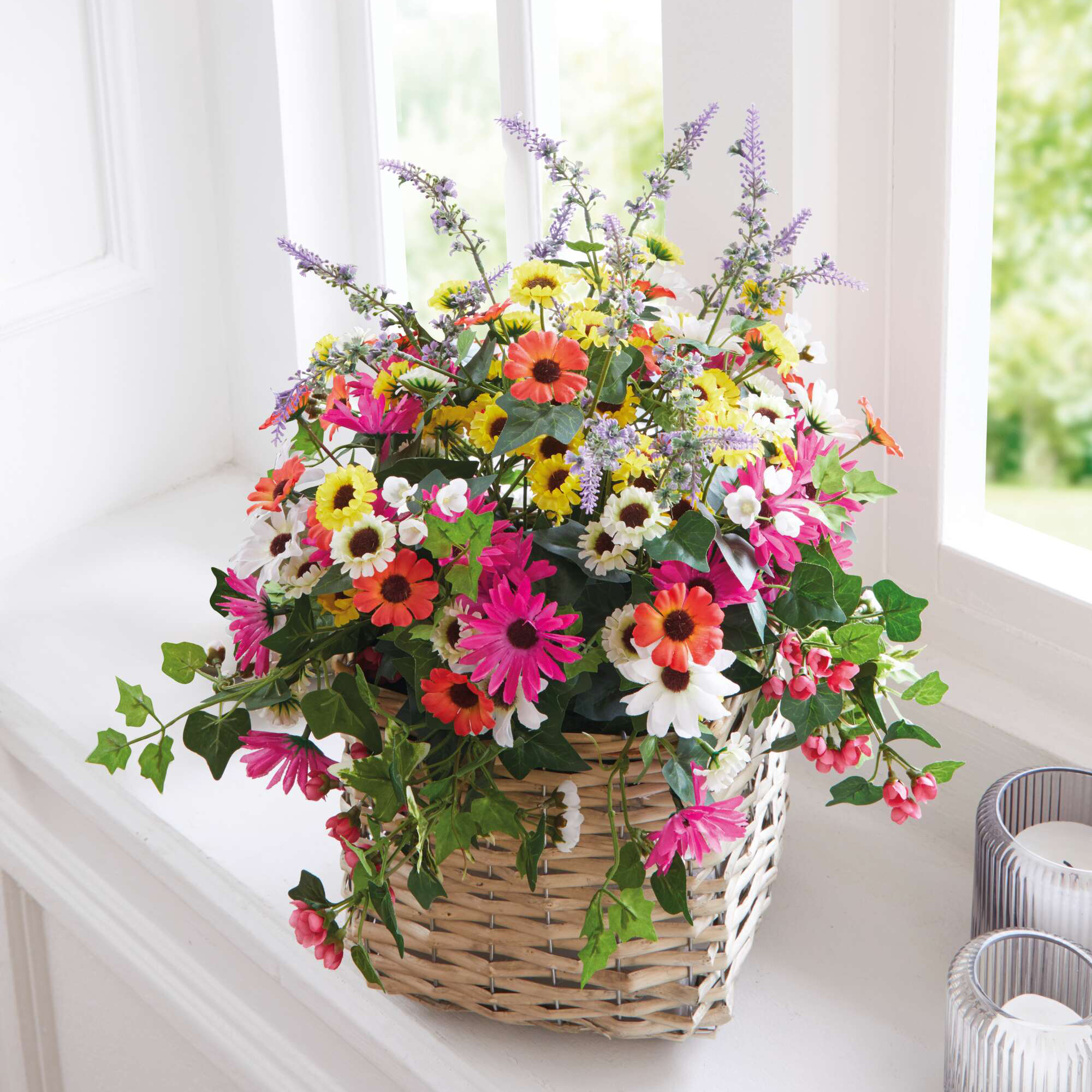 Blumengesteck im Korb "Farbenpracht"  im Frank Flechtwaren Online Shop kaufen