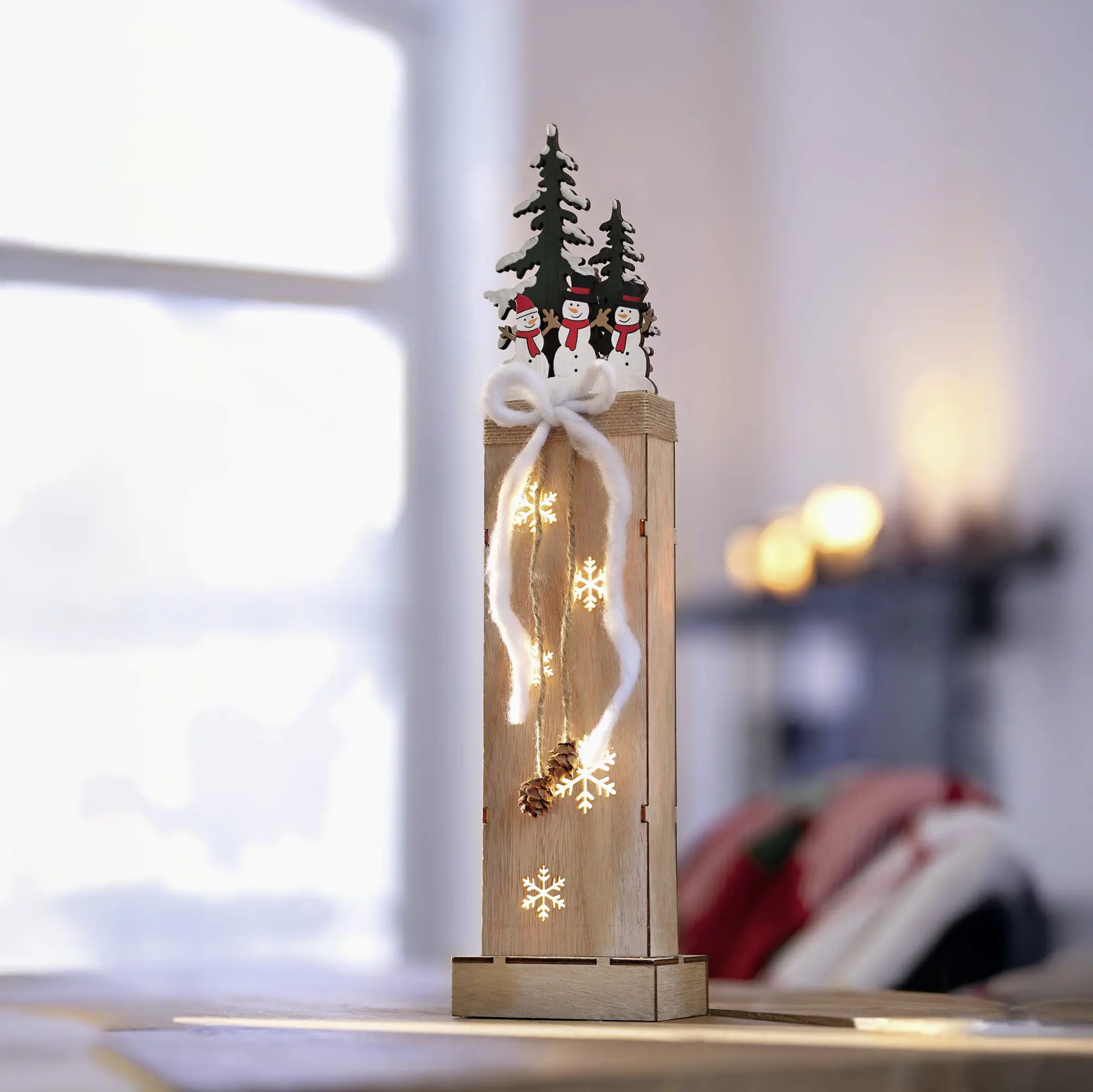 LED-Säule "Schneemänner im Wald" im Frank Flechtwaren Online Shop für Weihnachten kaufen LED-Säule "Schneemänner im Wald" im Frank Flechtwaren Online Shop für Weihnachten kaufen