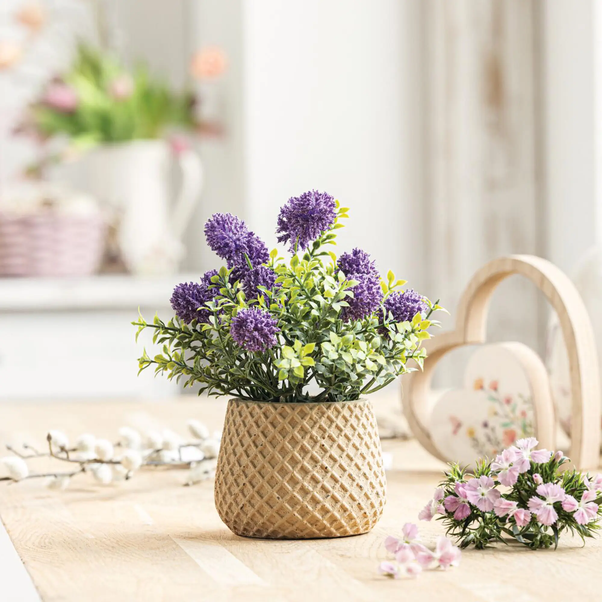 Kunstblume "Purple" im Topf  im Frank Flechtwaren Online Shop für Bunte Osterzeit kaufen