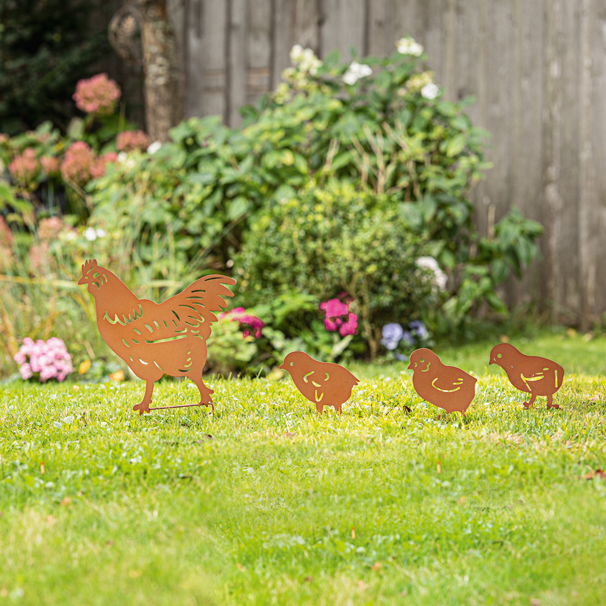 Acheter Lot de 4 pics "poule avec poussins"  dans la boutique en ligne de Frank Flechtwaren