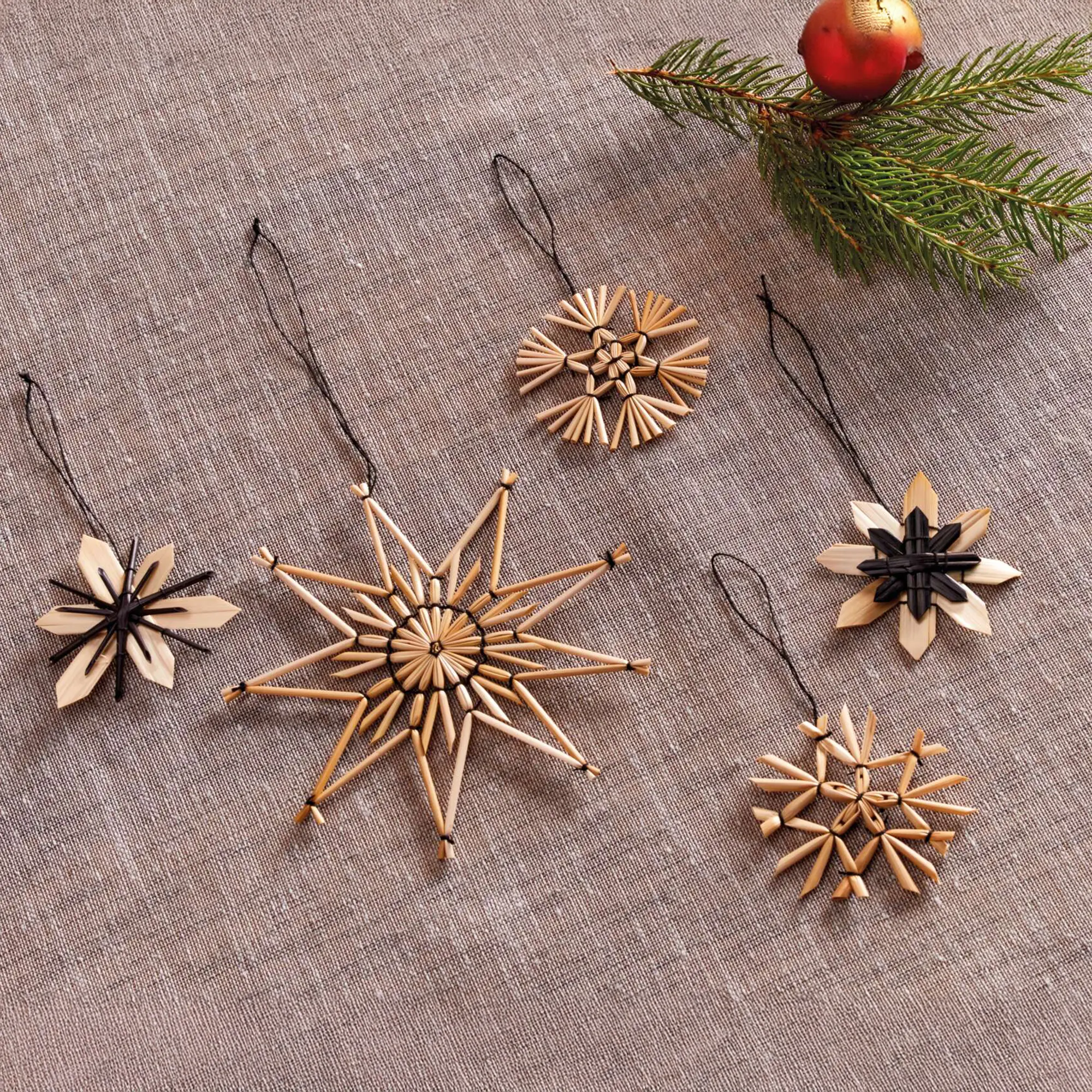 Strohsterne "Nature &amp; Black", 18er Set  im Frank Flechtwaren Online Shop kaufen