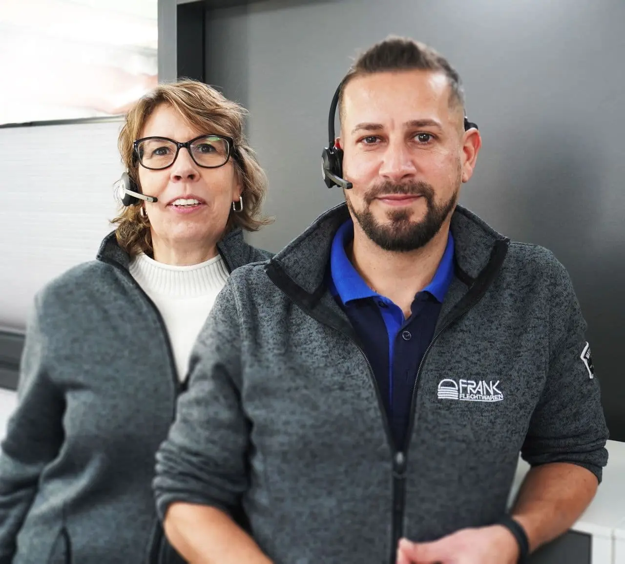 Unsere Kundenservice-Mitarbeiter mit Headset