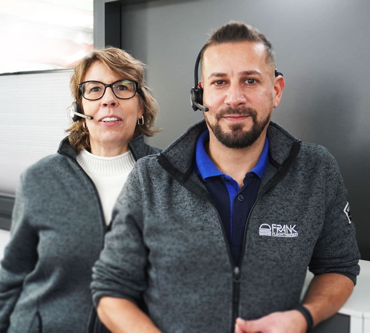 Unsere Kundenservice-Mitarbeiter Unsere Kundenservice-Mitarbeiter mit Headset
