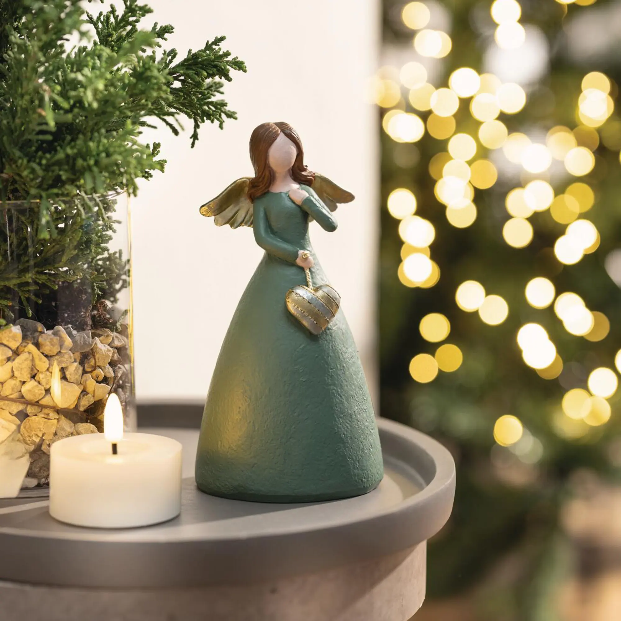 Deko-Figur "Engel mit goldenem Herz"  im Frank Flechtwaren Online Shop kaufen