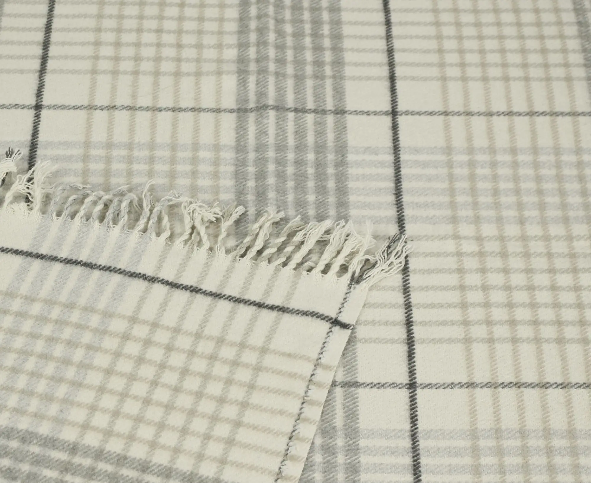 Kuscheldecke "Fringes" im Frank Flechtwaren Online Shop für Decken & Kuscheldecken kaufen Kuscheldecke "Fringes" im Frank Flechtwaren Online Shop für Decken & Kuscheldecken kaufen