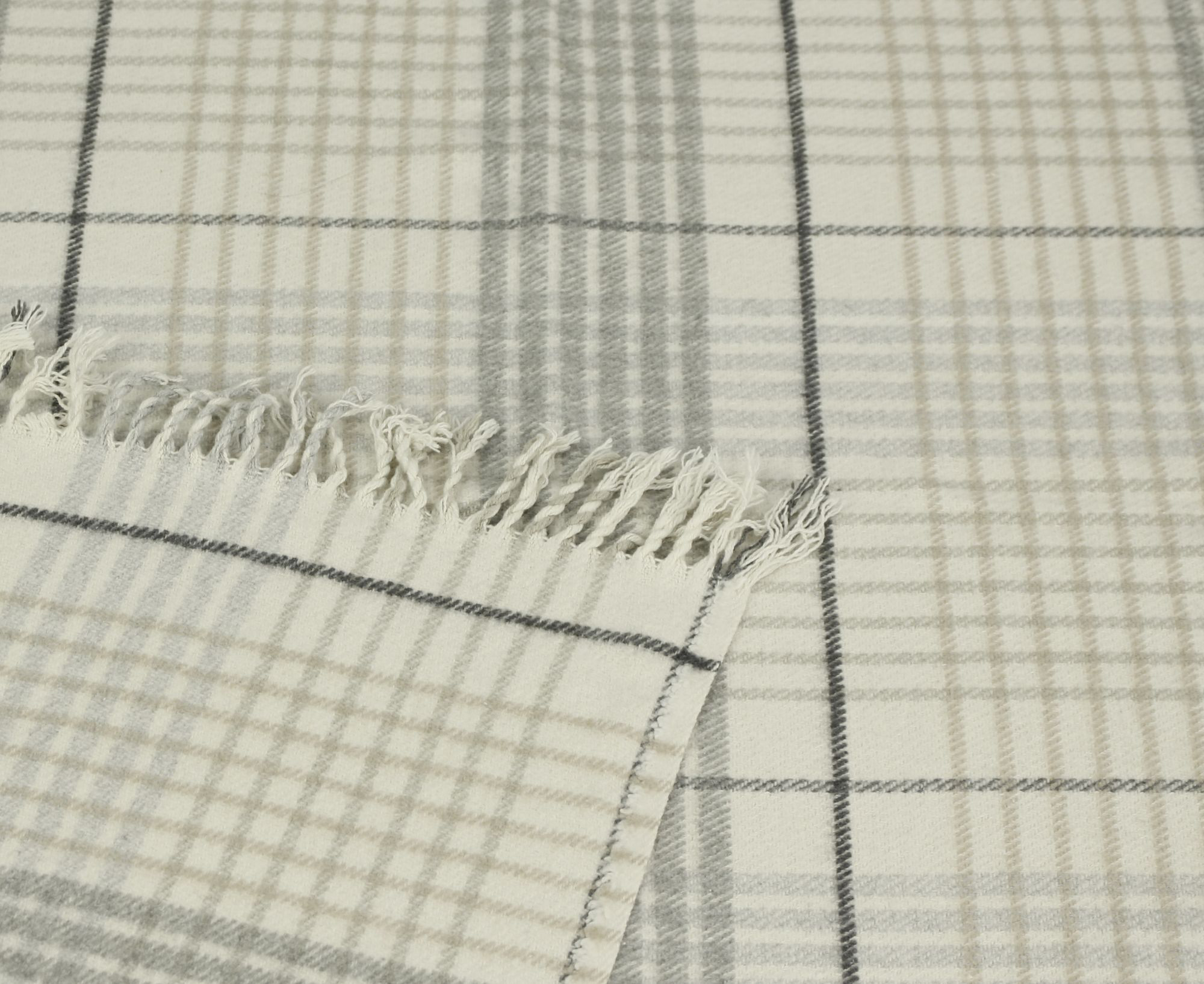 Kuscheldecke "Fringes" im Frank Flechtwaren Online Shop für Herbst kaufen Kuscheldecke "Fringes" im Frank Flechtwaren Online Shop für Herbst kaufen