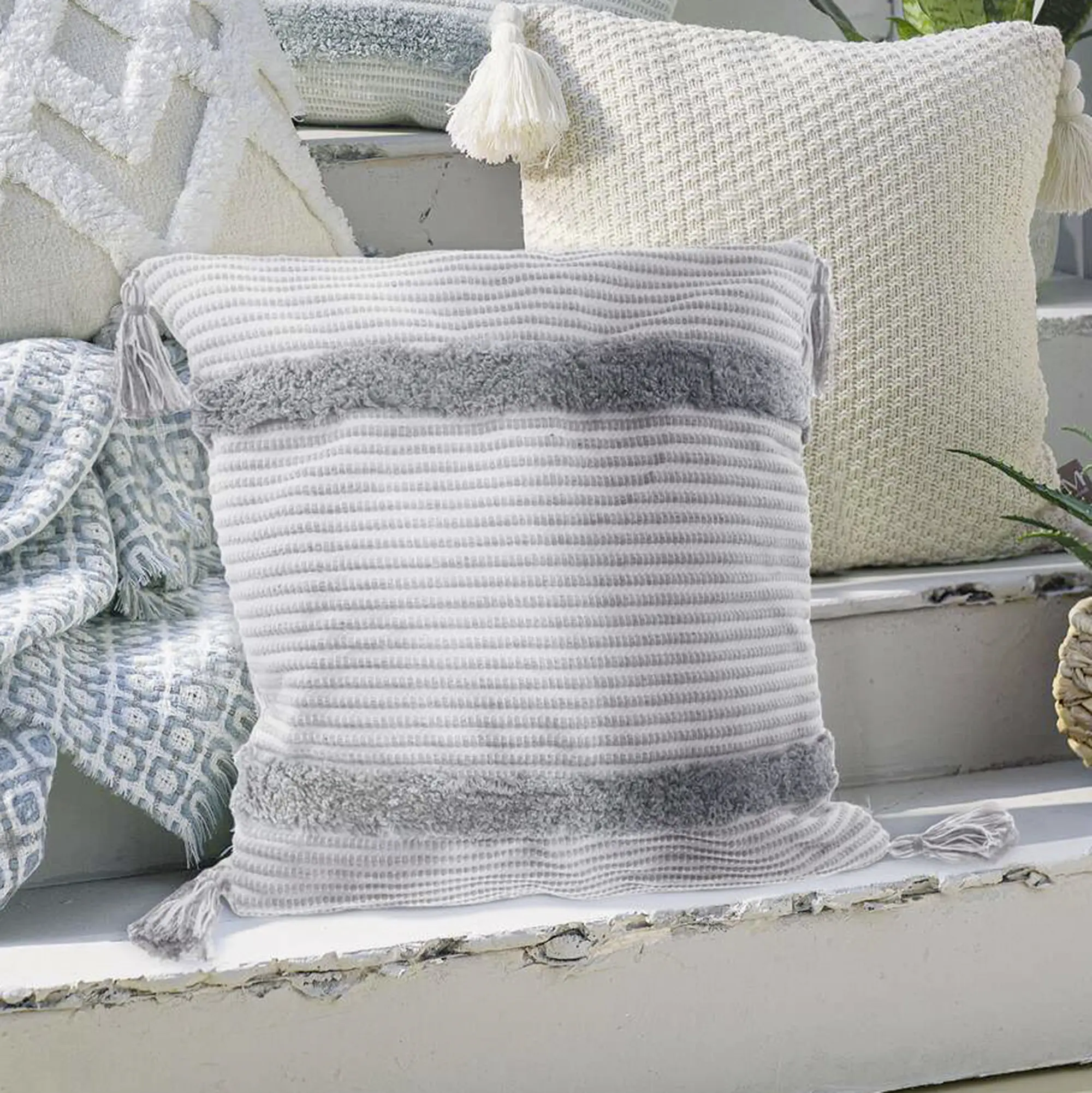 Kissenhülle "Stripes" mit Quasten  im Frank Flechtwaren Online Shop kaufen