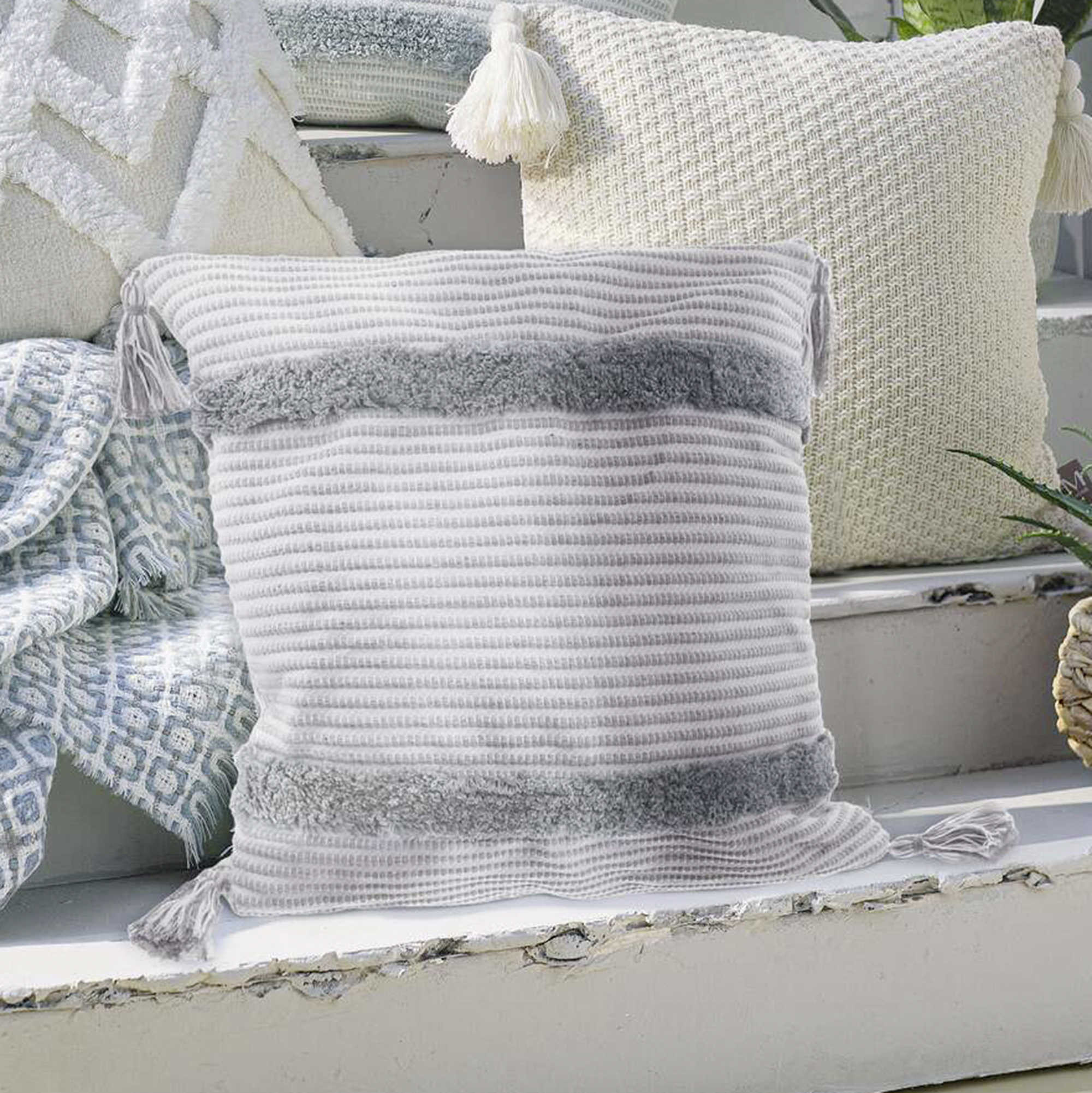 Kissenhülle "Stripes" mit Quasten  im Frank Flechtwaren Online Shop kaufen