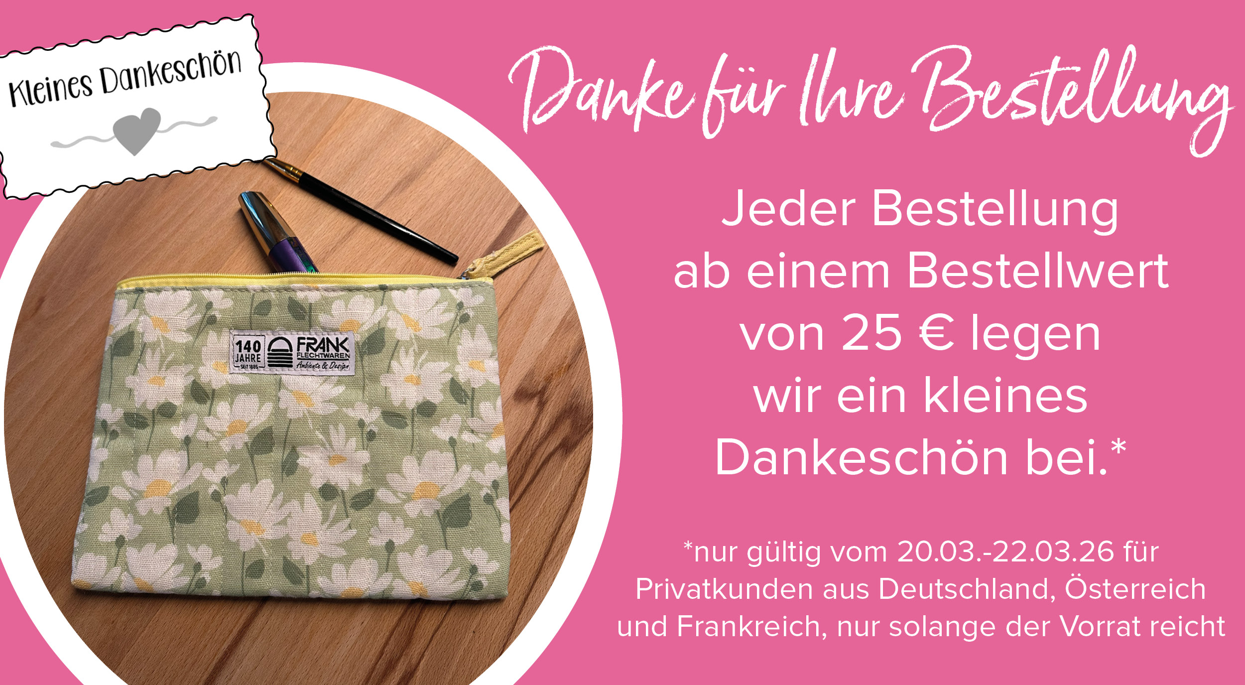 Give-away: blumige Kosmetiktasche als kleines Dankeschön zu Bestellungen ab 25 Euro