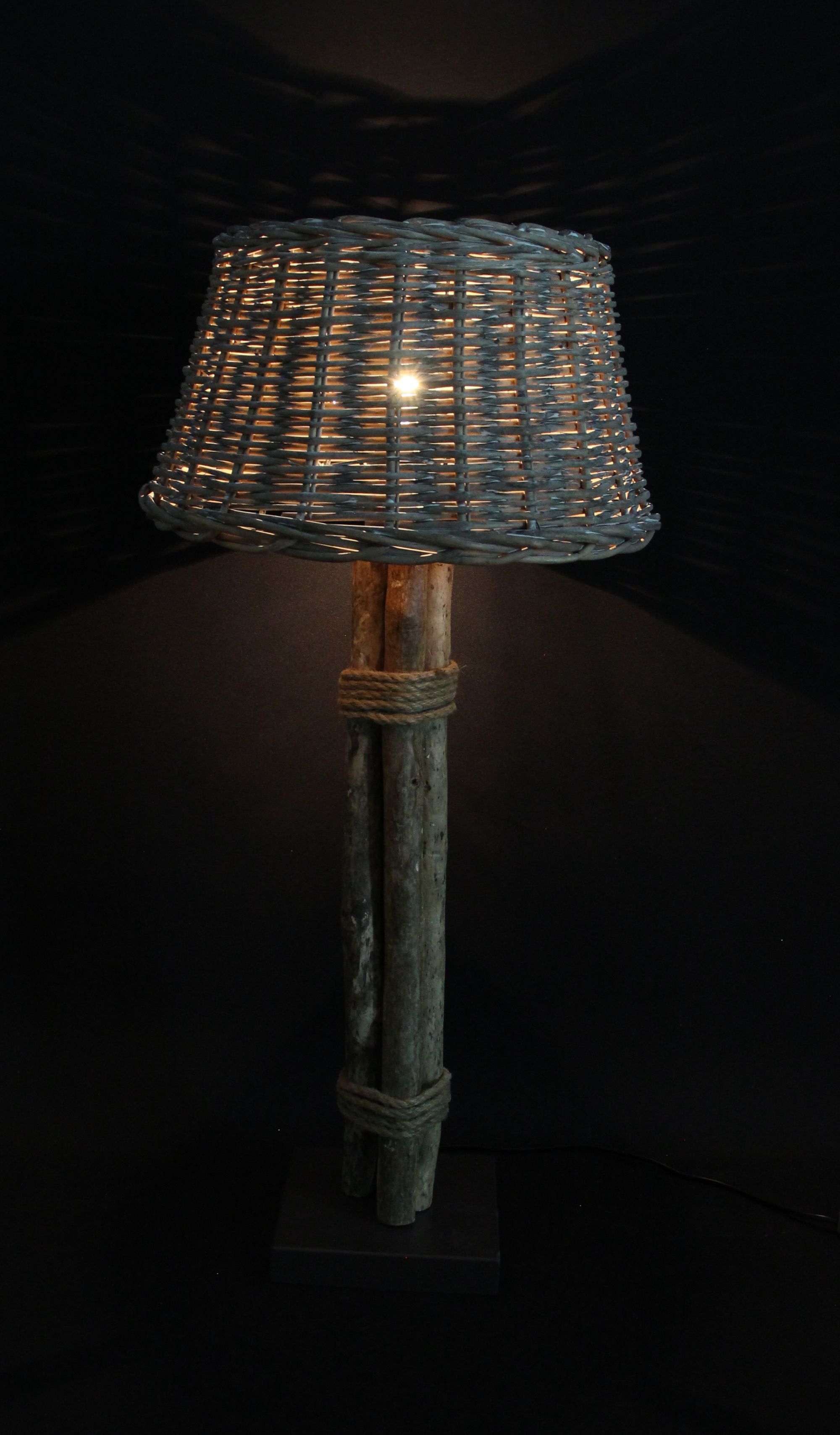 Lampe "Treibholz-Charme" im Frank Flechtwaren Online Shop für Wohnzimmer kaufen Lampe "Treibholz-Charme" im Frank Flechtwaren Online Shop für Wohnzimmer kaufen