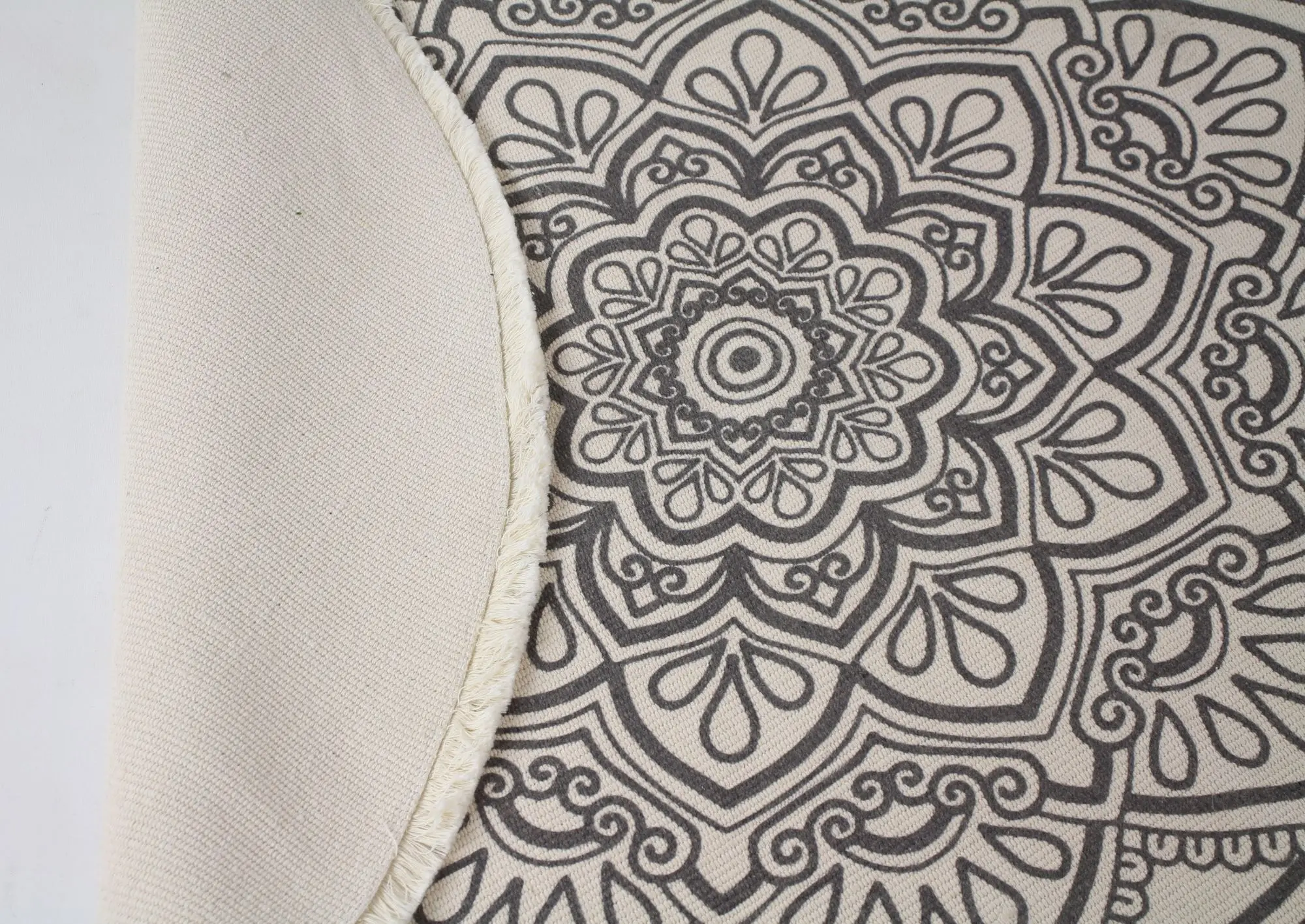 Teppich "Mandala" im Frank Flechtwaren Online Shop für Restposten kaufen Teppich "Mandala" im Frank Flechtwaren Online Shop für Restposten kaufen