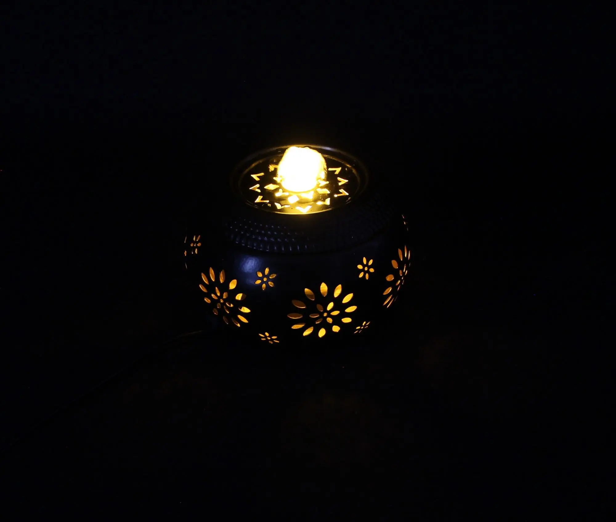 LED-Tischbrunnen "Blüten"  im Frank Flechtwaren Online Shop für LED-Beleuchtung kaufen