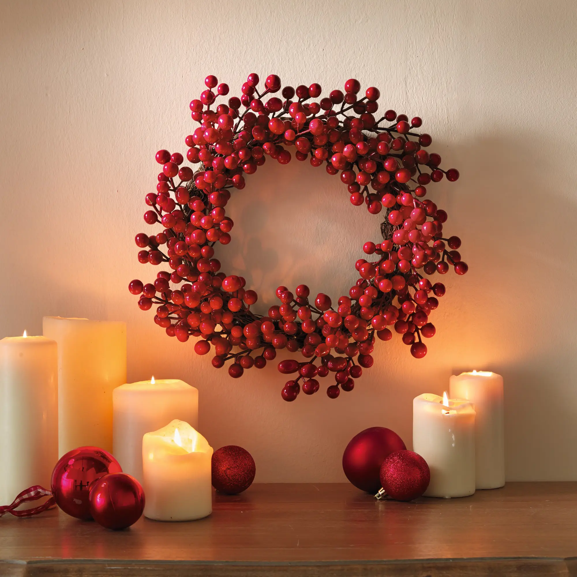 Kranz "Rote Beeren"  im Frank Flechtwaren Online Shop für Weihnachtliche Kränze kaufen