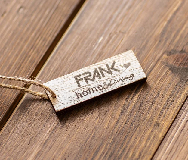 Holzschild mit einer Gravur - Frank Home & Living
