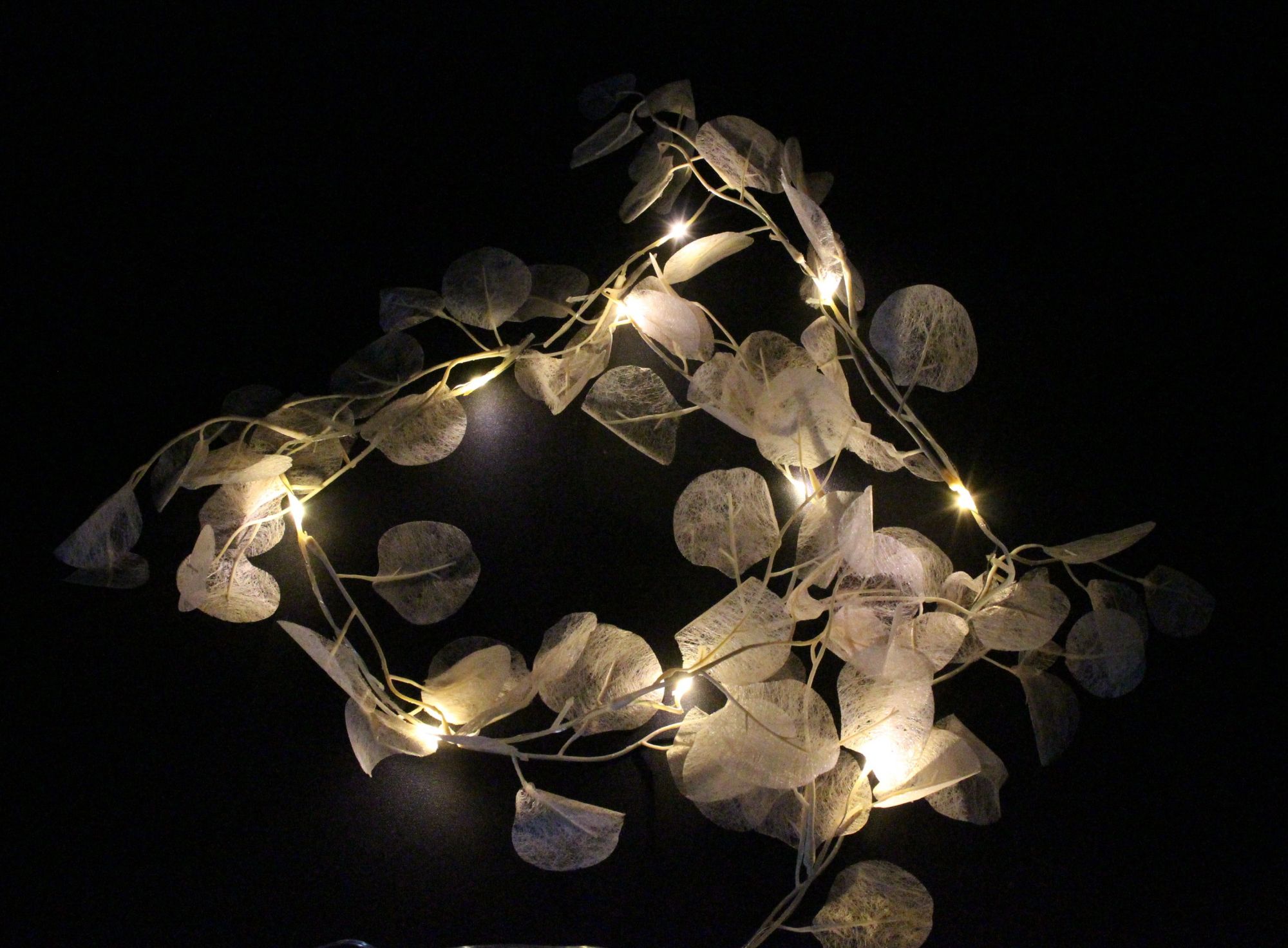 LED-Girlande "Soft Leaves" im Frank Flechtwaren Online Shop für Ostern kaufen LED-Girlande "Soft Leaves" im Frank Flechtwaren Online Shop für Ostern kaufen
