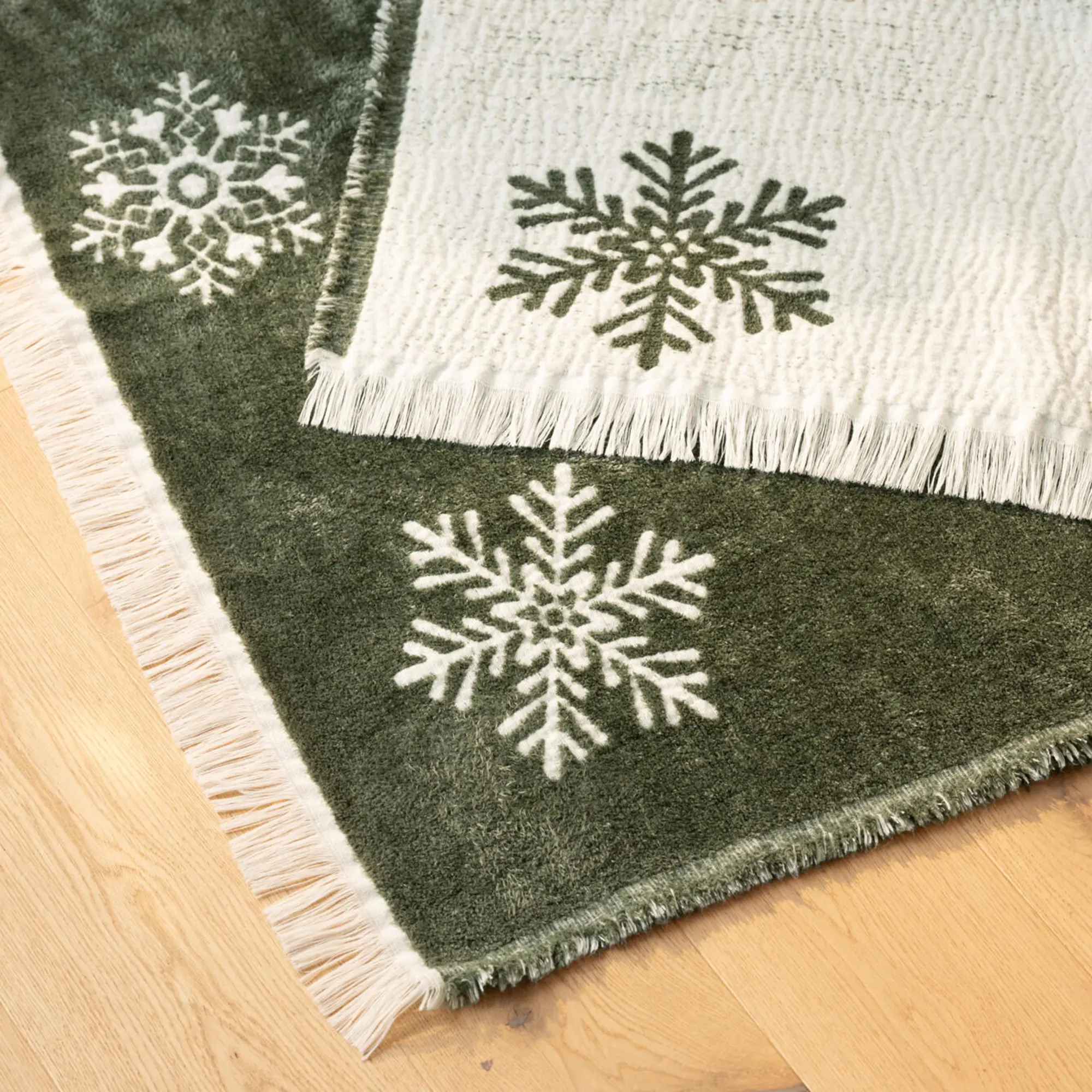 Kuscheldecke "Schneeflocken"  im Frank Flechtwaren Online Shop für Weihnachtliche Kuscheldecken kaufen