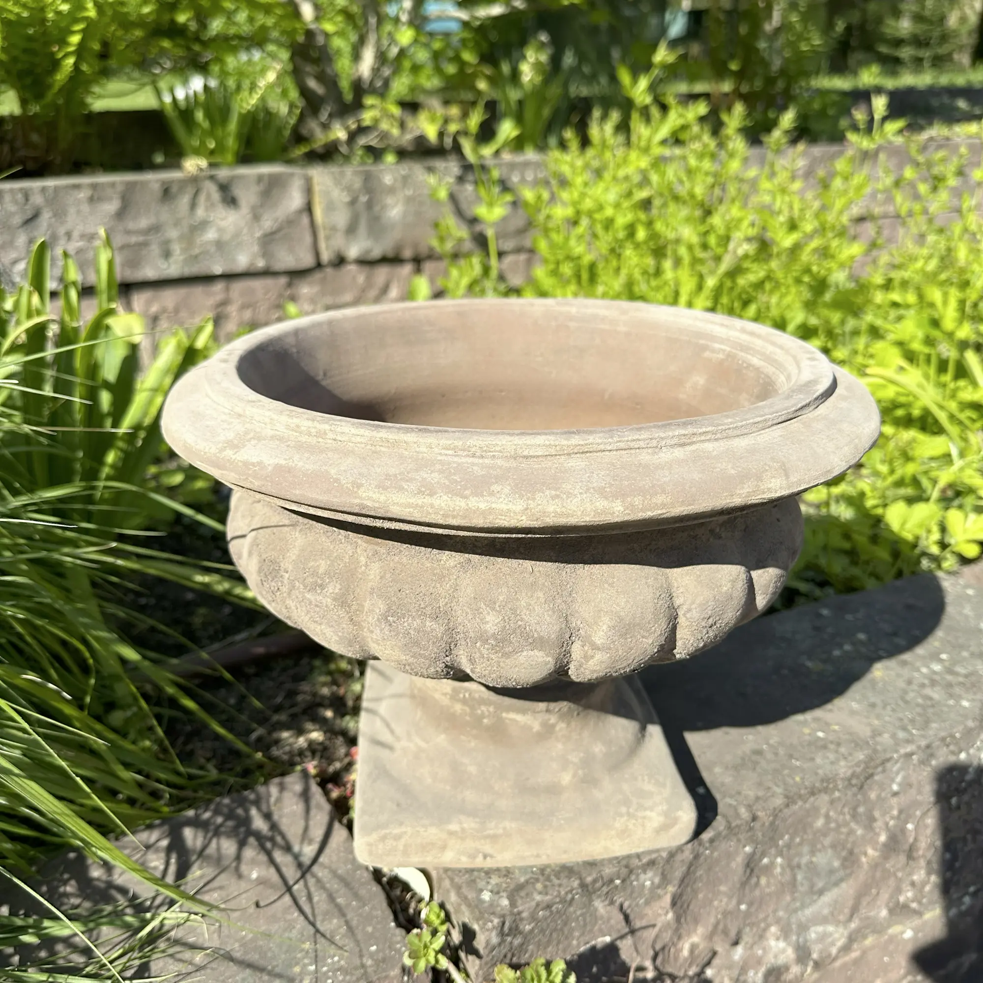 Pflanzer "Antik" mit Fuß  im Frank Flechtwaren Online Shop für Pflanztöpfe kaufen