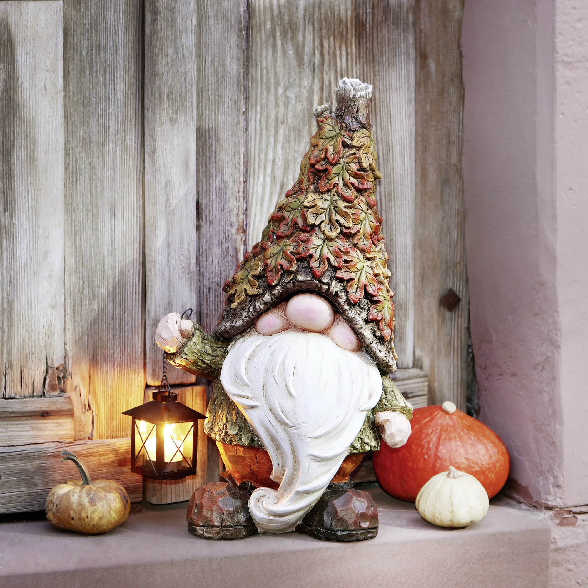 Wichtel "Herbst" mit Laterne  im Frank Flechtwaren Online Shop für Herbstliche Dekofiguren kaufen