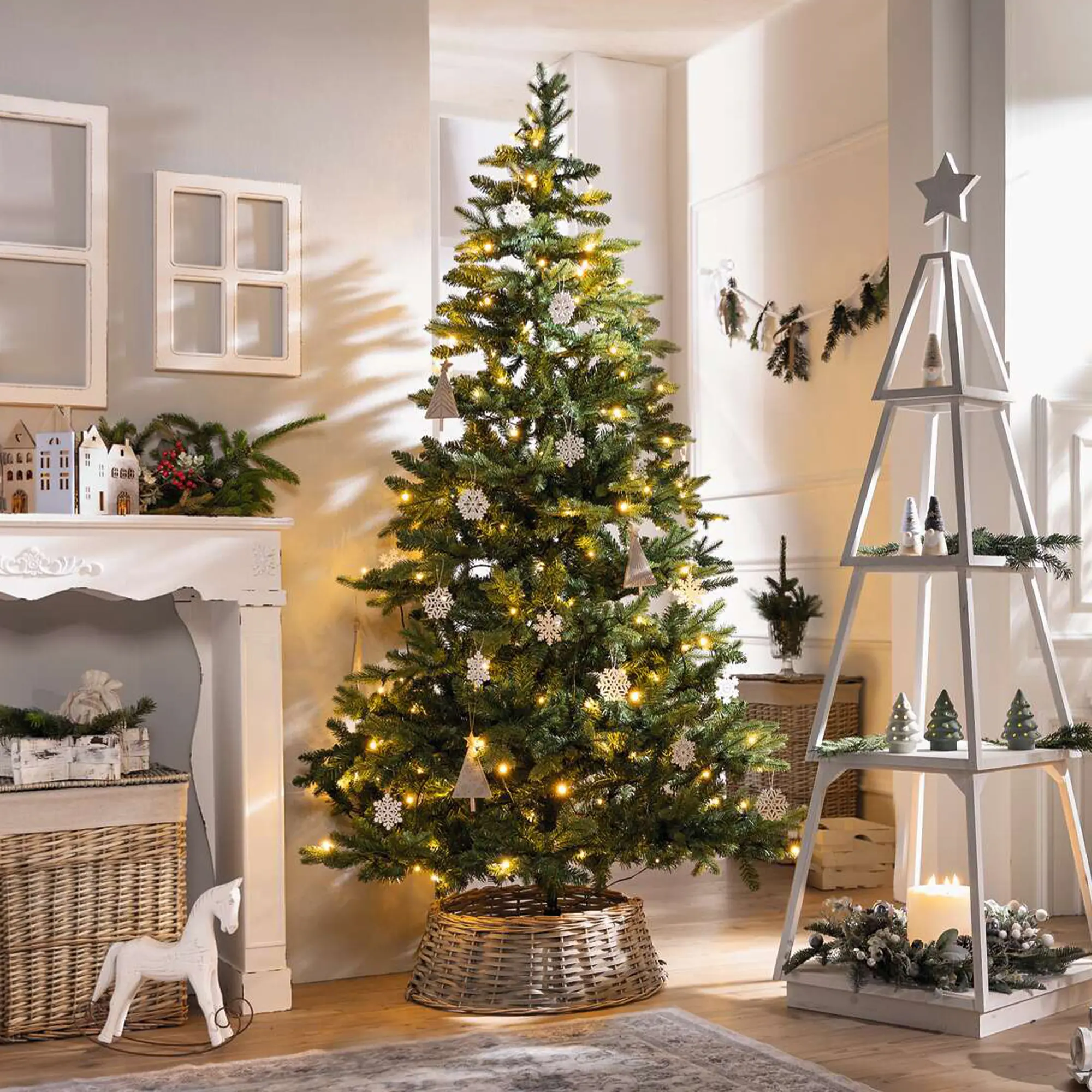 Tannenbaum mit Lichterkette  im Frank Flechtwaren Online Shop kaufen