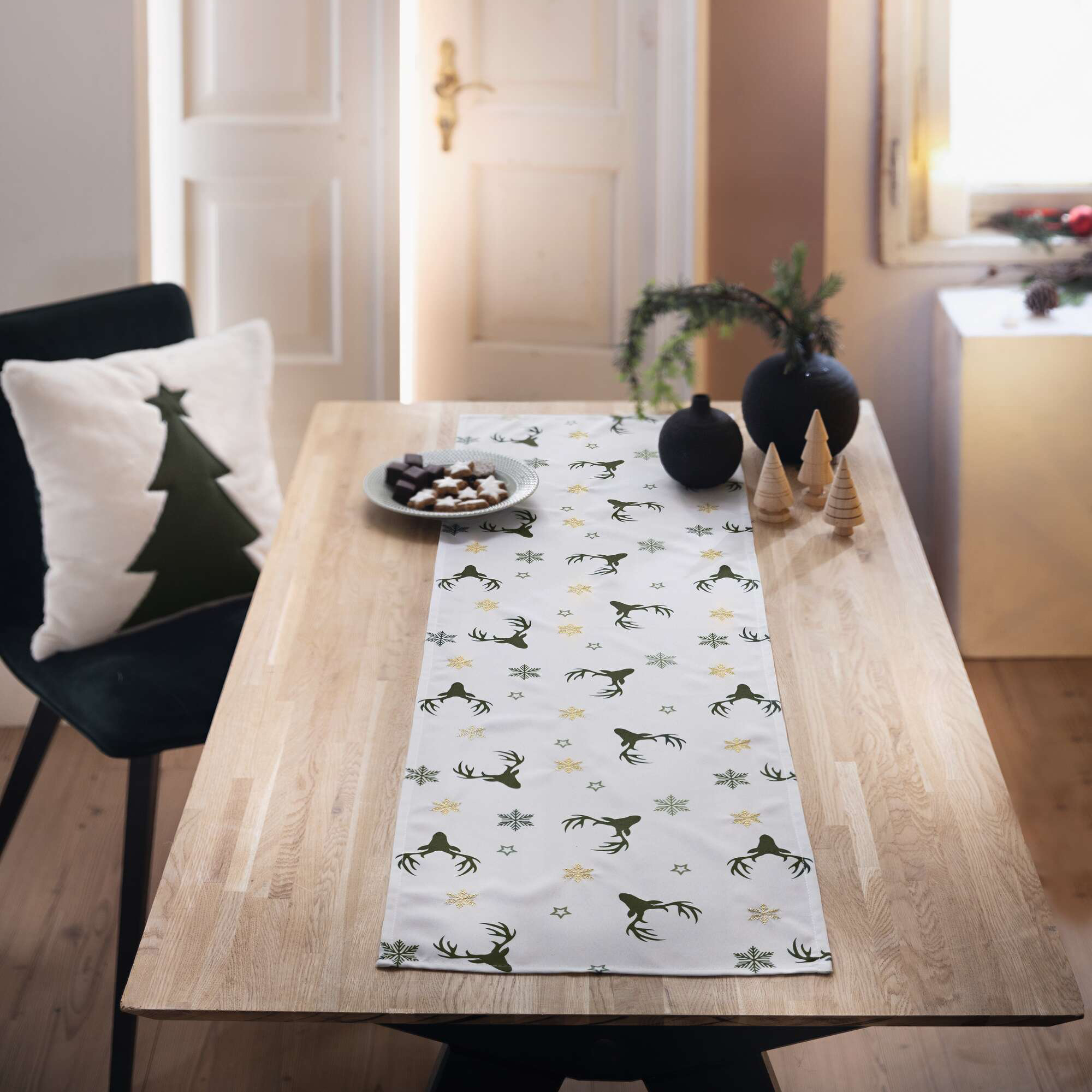 Tischläufer "Winterhirsch"  im Frank Flechtwaren Online Shop für Weihnachten kaufen