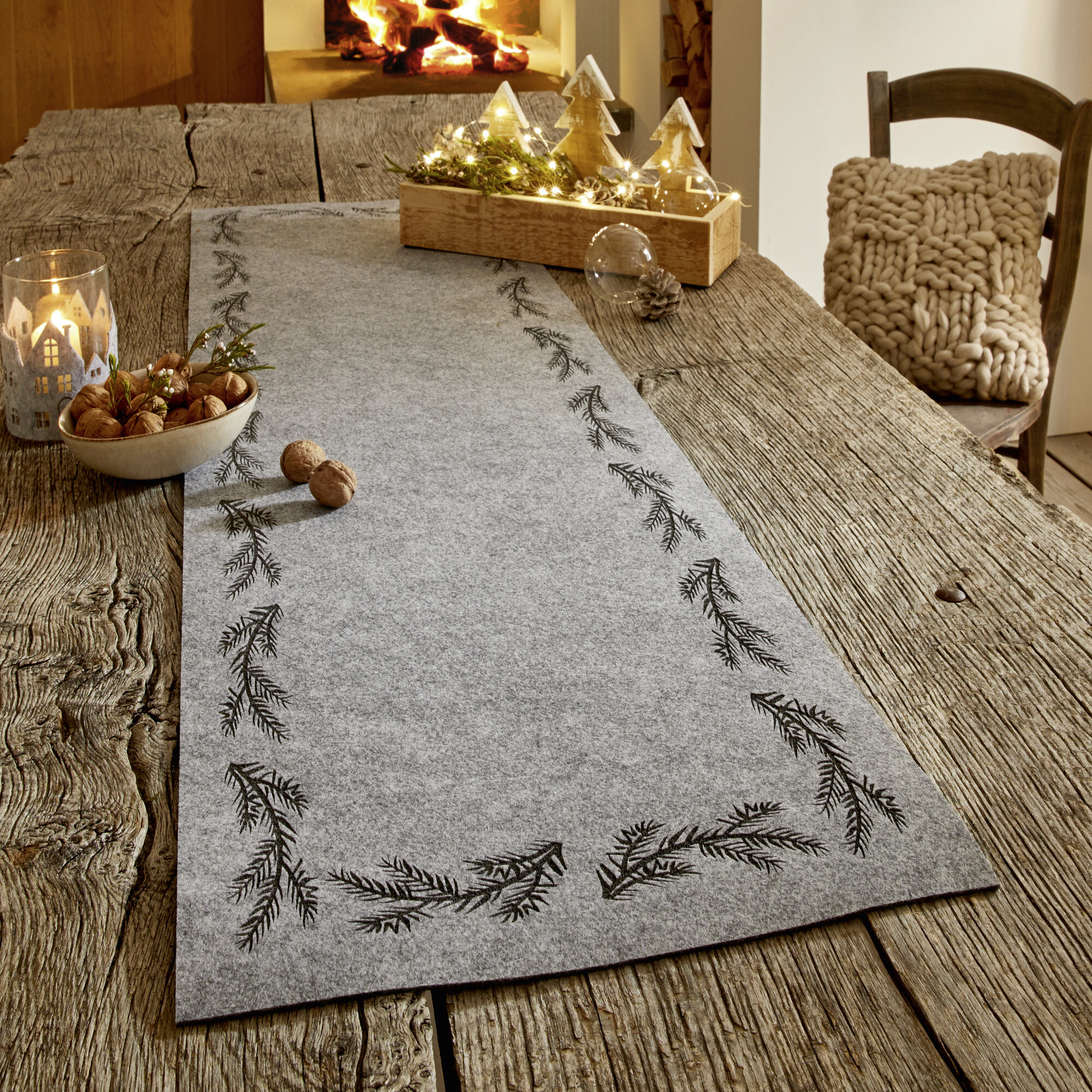 Tischläufer "Tannenzweige"  im Frank Flechtwaren Online Shop für Weihnachten kaufen