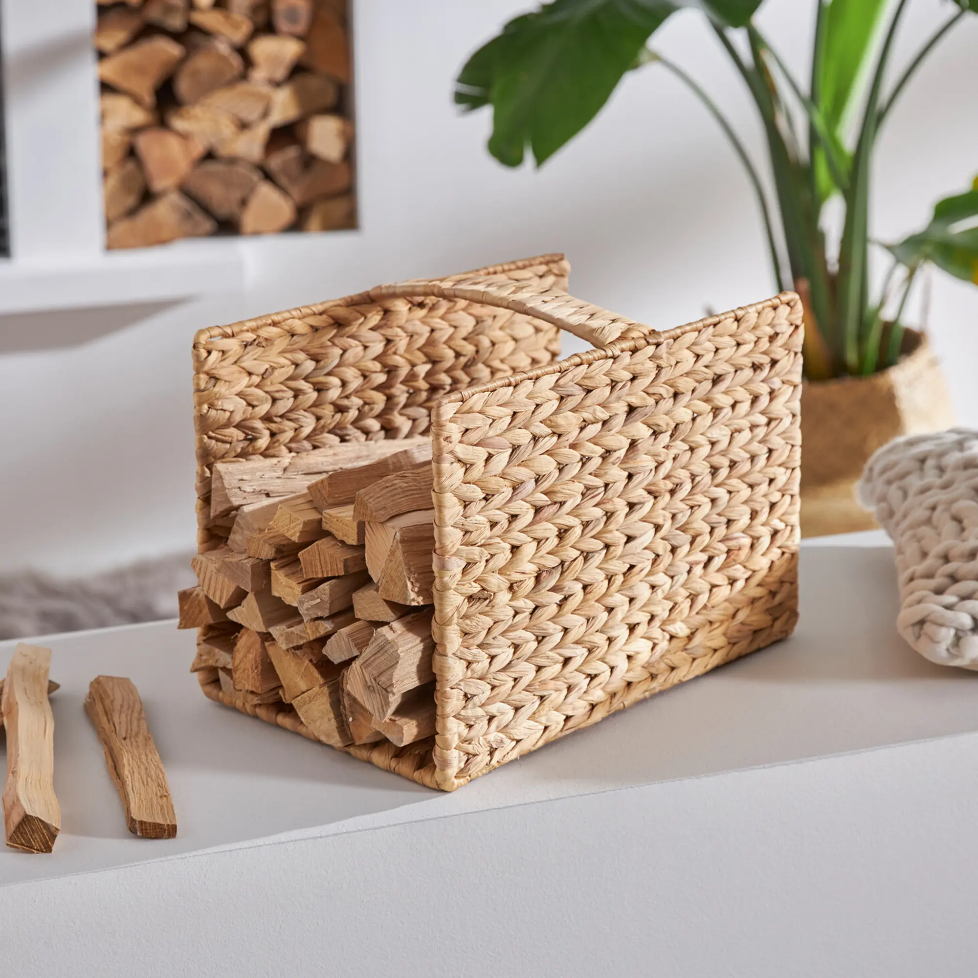 Kaminholzkorb "Wasserhyazinthe" im Frank Flechtwaren Online Shop für Korbwaren kaufen Kaminholzkorb "Wasserhyazinthe" im Frank Flechtwaren Online Shop für Korbwaren kaufen