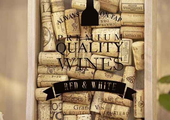 Geschenkgutschein mit Motiv eines dekorativen Bilderrahmens, gefüllt mit Weinkorken und Aufschrift ‚Premium Quality Wines – Red & White