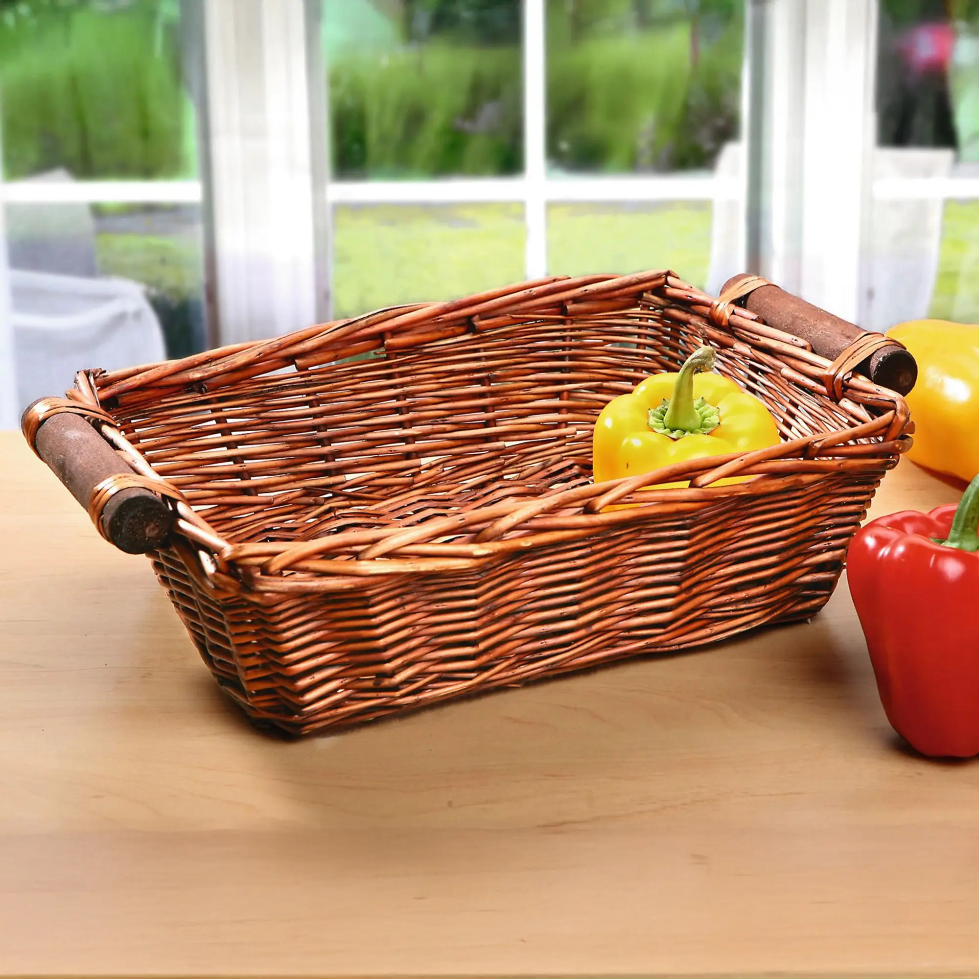 Schale mit Holzgriffen im Frank Flechtwaren Online Shop für Schalen kaufen Schale mit Holzgriffen im Frank Flechtwaren Online Shop für Schalen kaufen